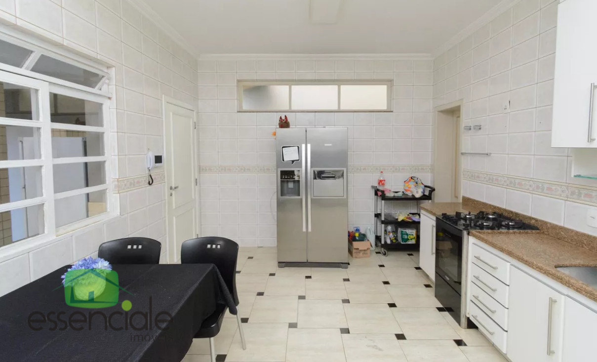 Casa para alugar com 3 quartos, 300m² - Foto 8