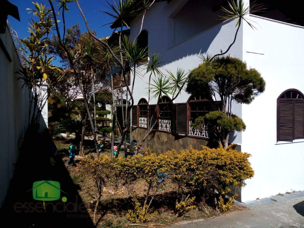 Casa para alugar com 6 quartos, 350m² - Foto 4