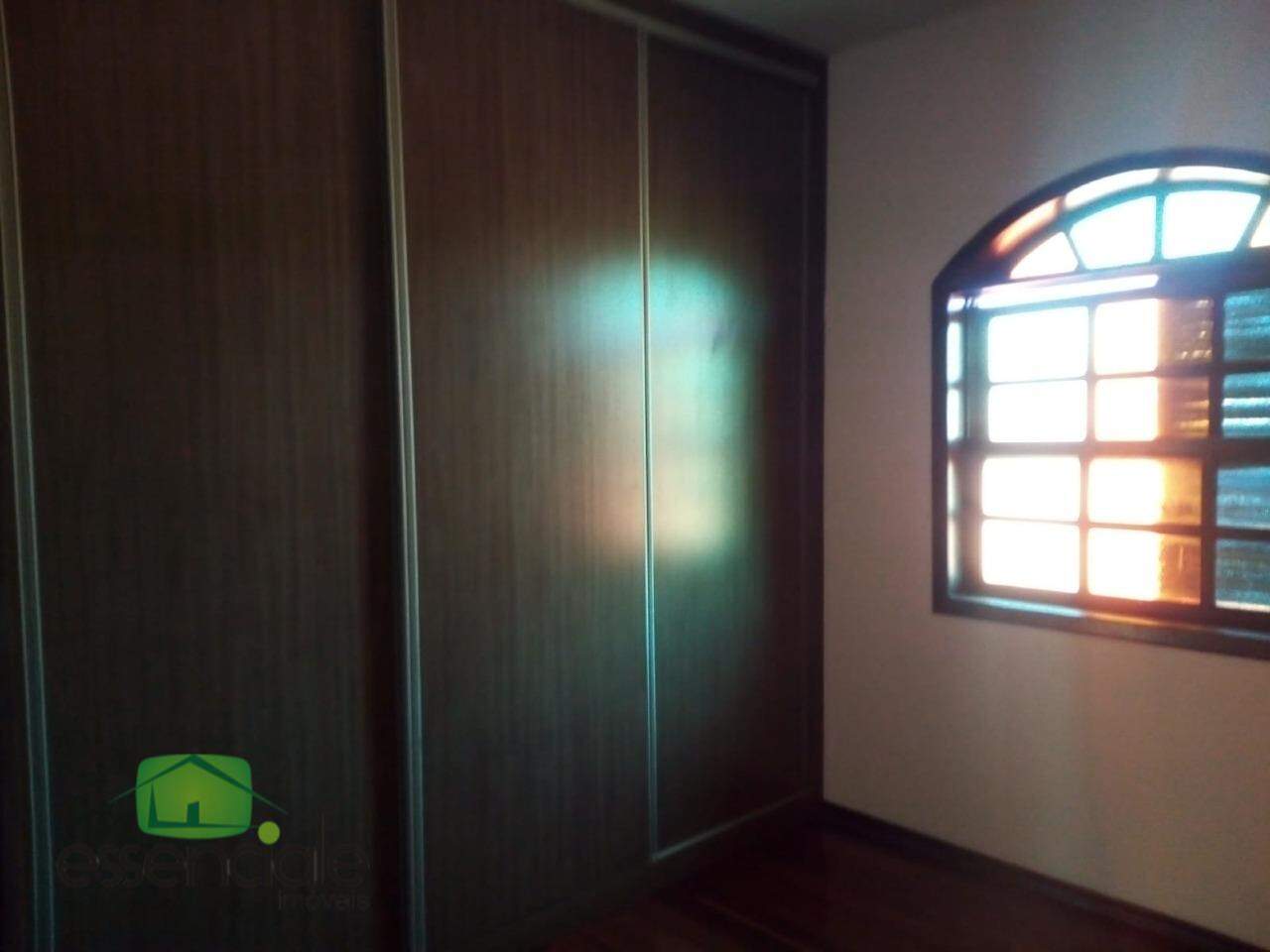 Casa para alugar com 6 quartos, 350m² - Foto 15