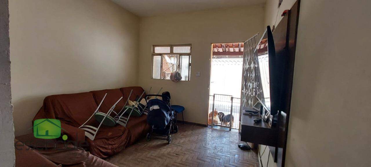 Casa à venda com 3 quartos, 180m² - Foto 2