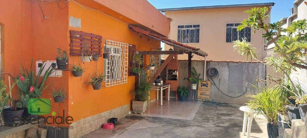 Casa à venda com 3 quartos, 180m² - Foto 1