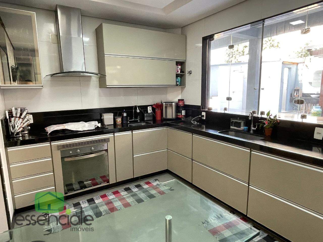 Casa à venda com 3 quartos, 310m² - Foto 8