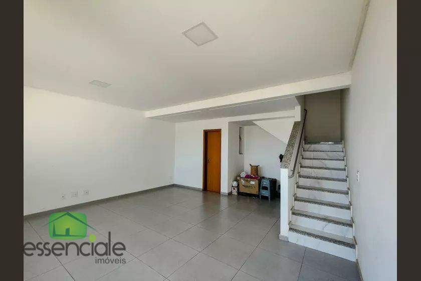 Casa à venda com 3 quartos, 306m² - Foto 4