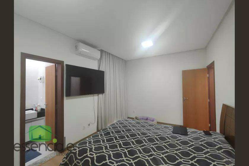 Casa à venda com 3 quartos, 306m² - Foto 17