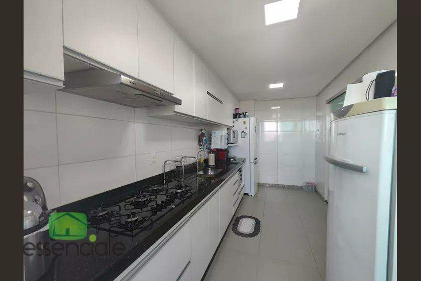 Casa à venda com 3 quartos, 306m² - Foto 9