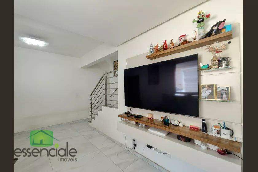 Casa à venda com 3 quartos, 306m² - Foto 2