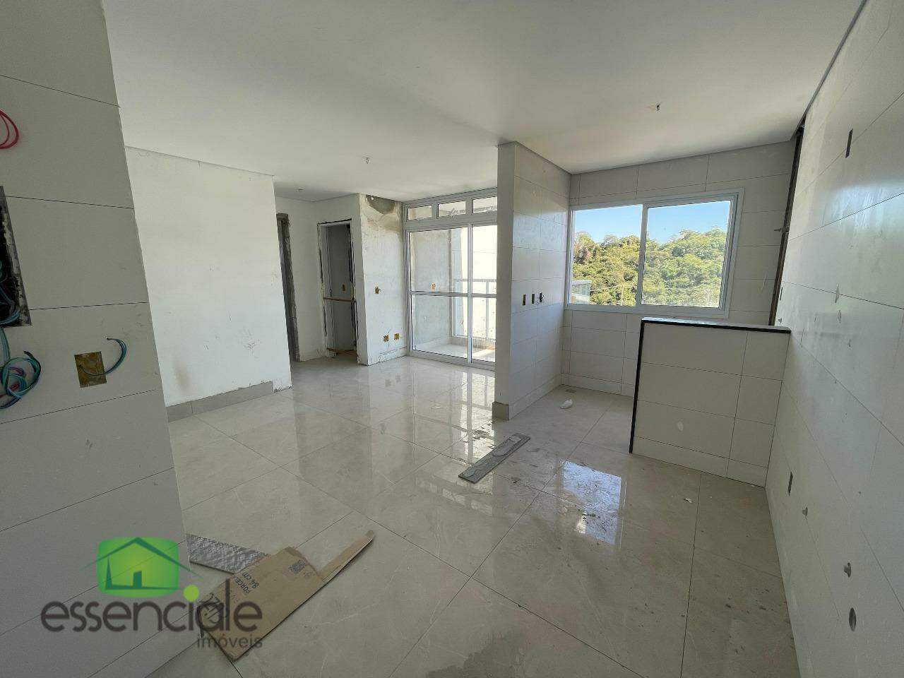 Apartamento à venda com 2 quartos, 60m² - Foto 4