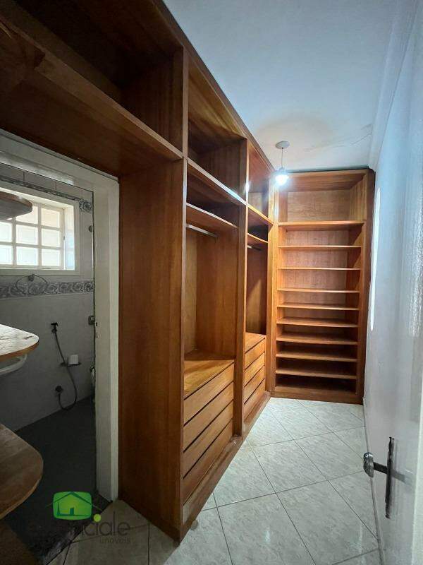 Casa para alugar com 4 quartos, 302m² - Foto 11
