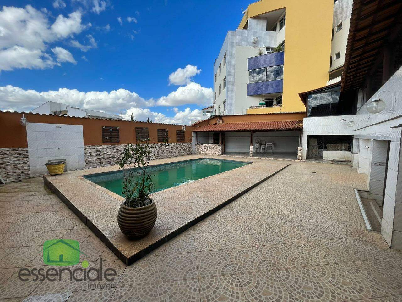 Casa para alugar com 4 quartos, 302m² - Foto 3