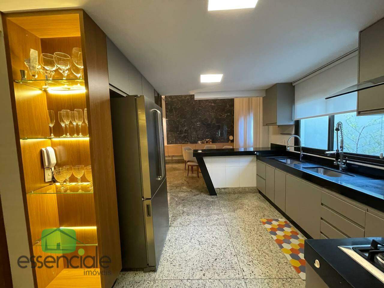 Casa de Condomínio para alugar com 3 quartos, 300m² - Foto 4
