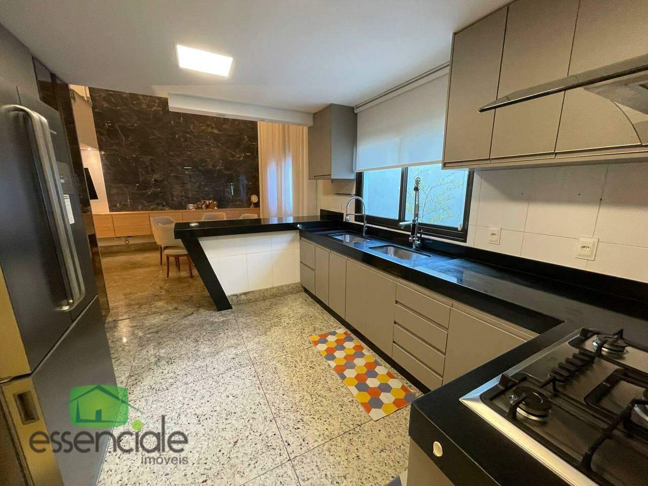 Casa de Condomínio para alugar com 3 quartos, 300m² - Foto 7