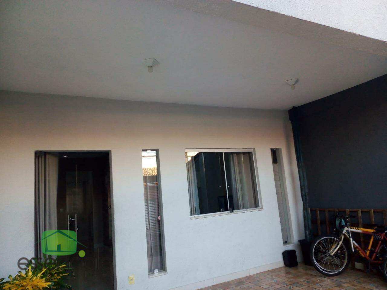 Casa para alugar com 3 quartos, 180m² - Foto 1