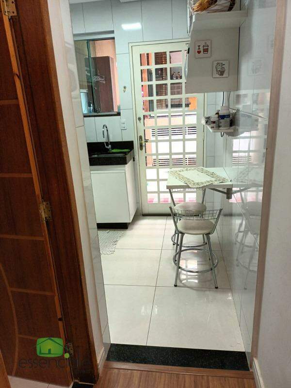 Casa para alugar com 2 quartos, 107m² - Foto 12