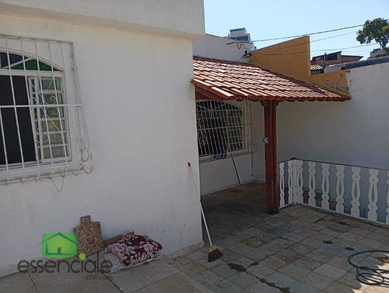 Casa para alugar com 4 quartos, 360m² - Foto 1