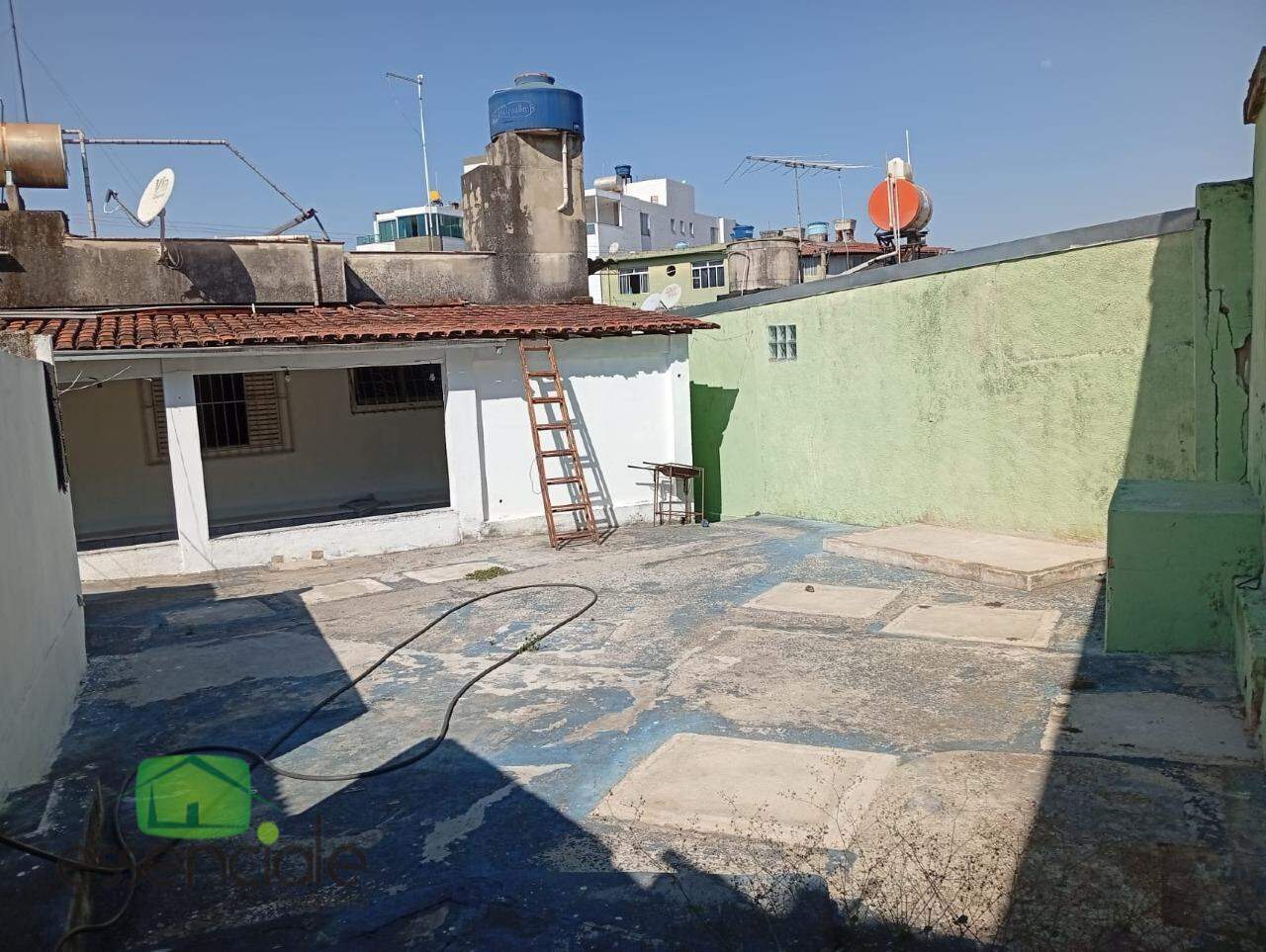 Casa para alugar com 4 quartos, 360m² - Foto 25
