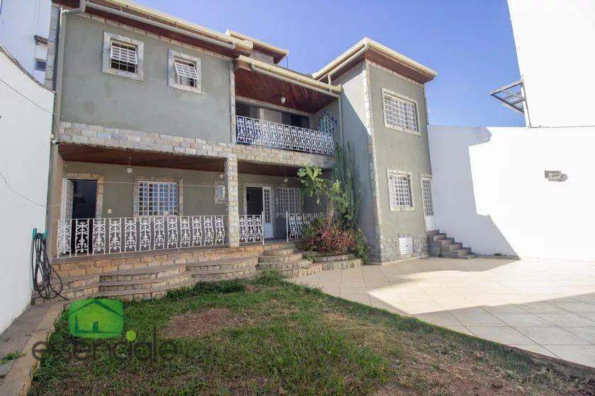 Casa para alugar com 3 quartos, 361m² - Foto 1