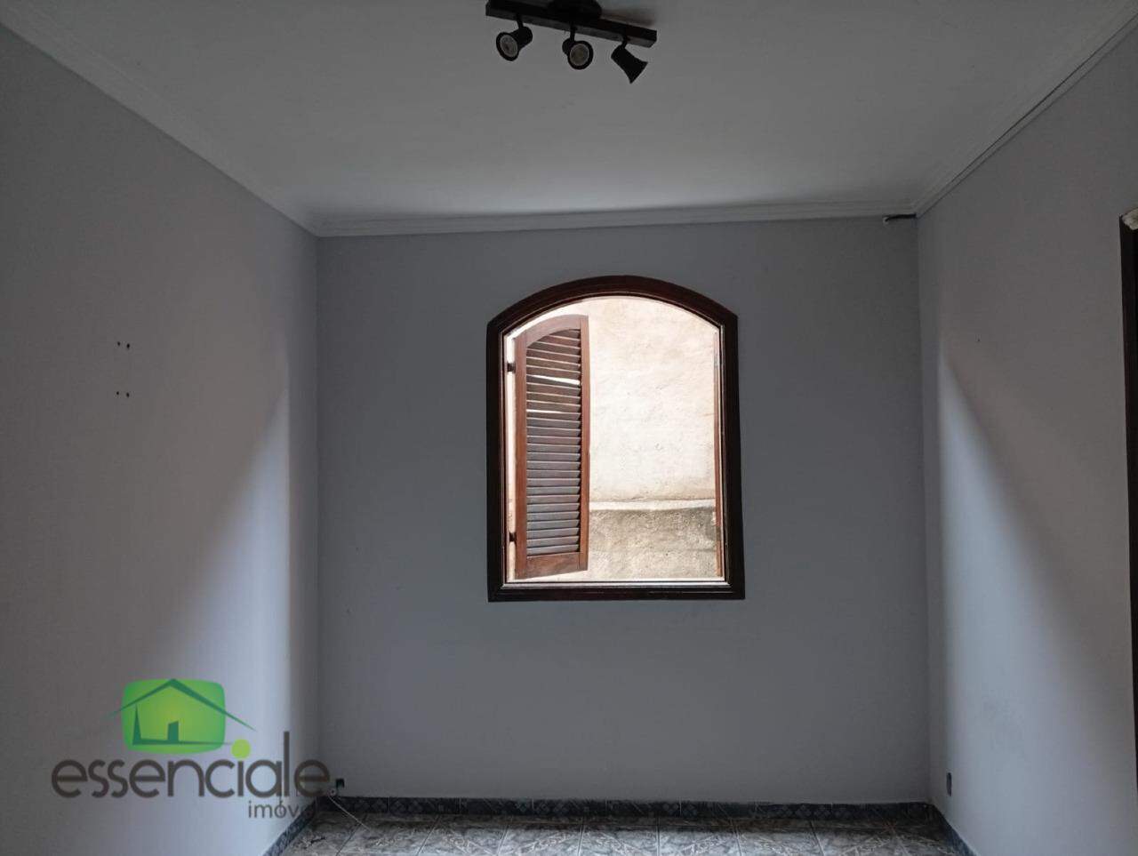 Casa para alugar com 3 quartos, 160m² - Foto 1
