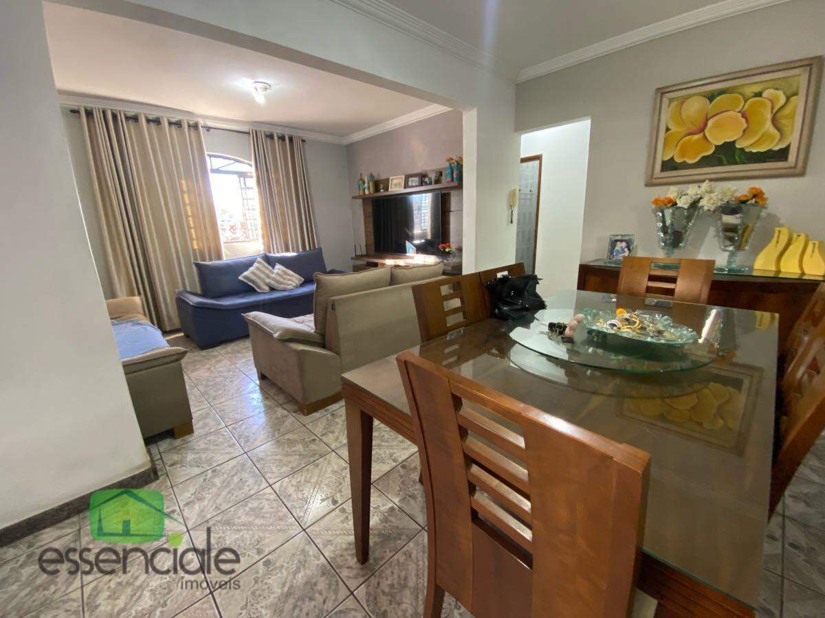 Casa, 3 quartos, 240 m² - Foto 1