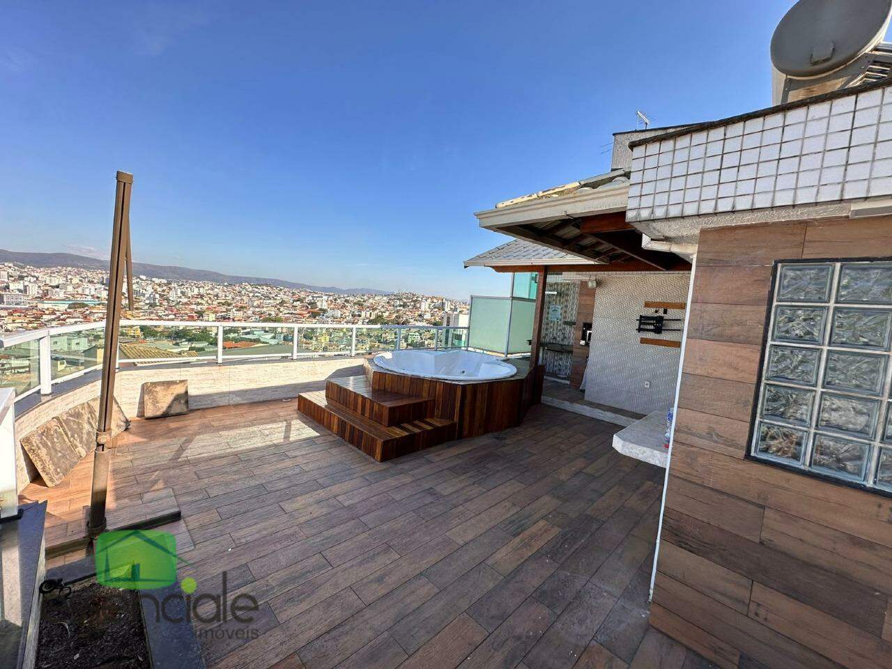 Cobertura, 3 quartos, 270 m² - Foto 1
