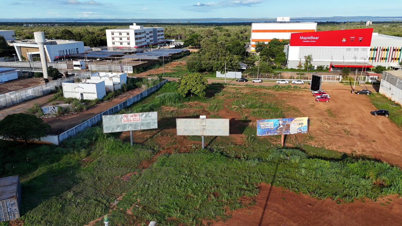 Lote comercial à venda no Plano Diretor Sul: 