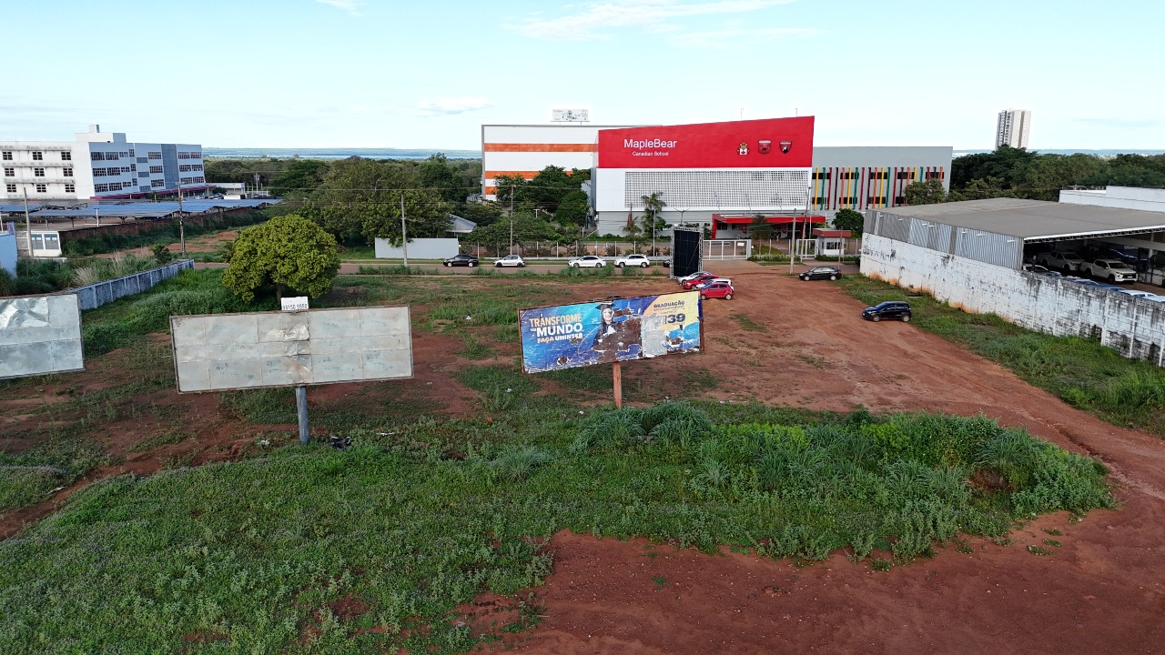 Lote comercial à venda no Plano Diretor Sul: 