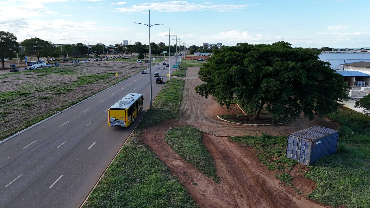 Lote comercial à venda no Plano Diretor Sul: 