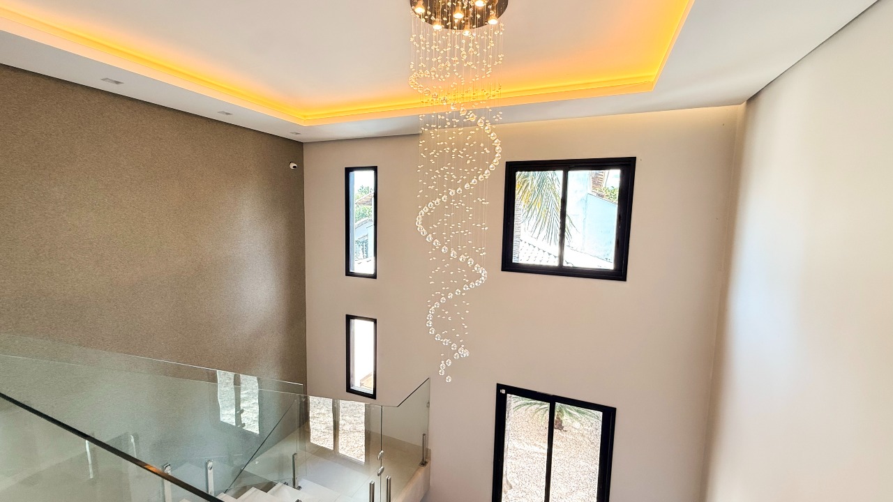 Casa à venda no Arso 23 : Sala com Pé Direito Duplo