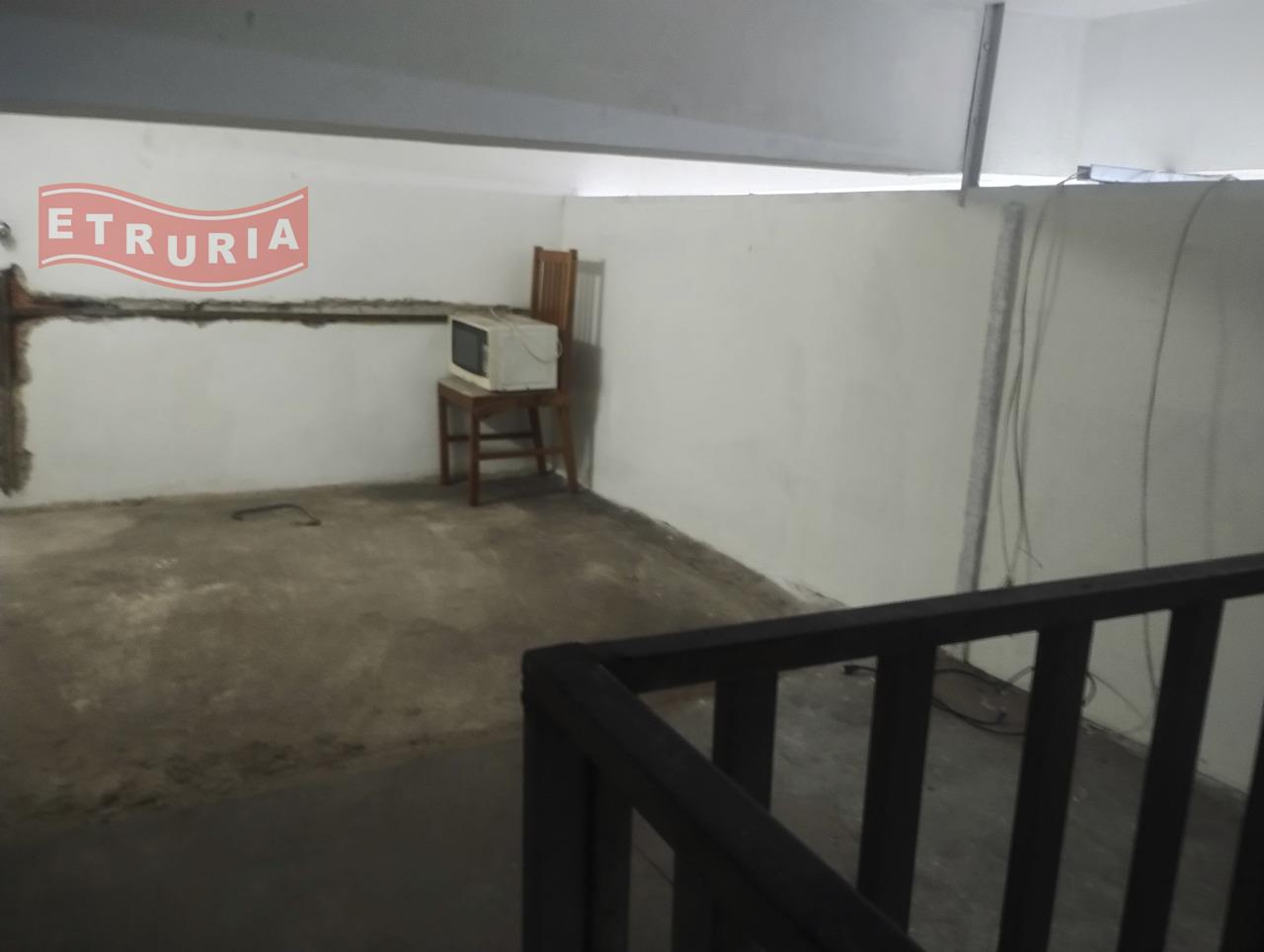 Salão para aluguel no Jardim Iguatemi: pequeno mezanino (depósito)