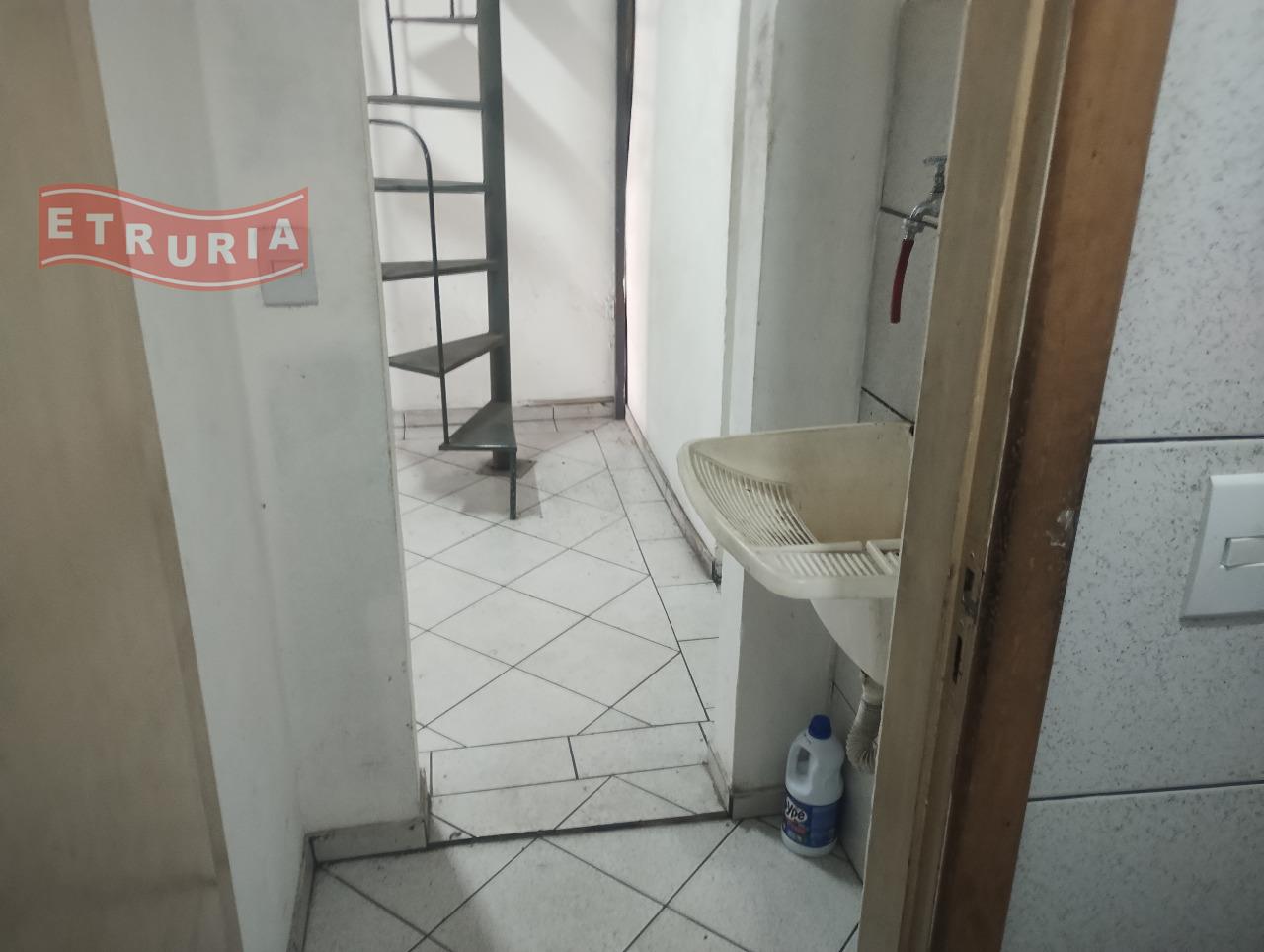 Salão para aluguel no Jardim Iguatemi: tanque e acesso depósito