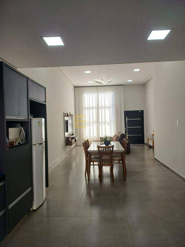 Casa à venda no JARDIM SANTA HELENA em Valinhos/SP: 