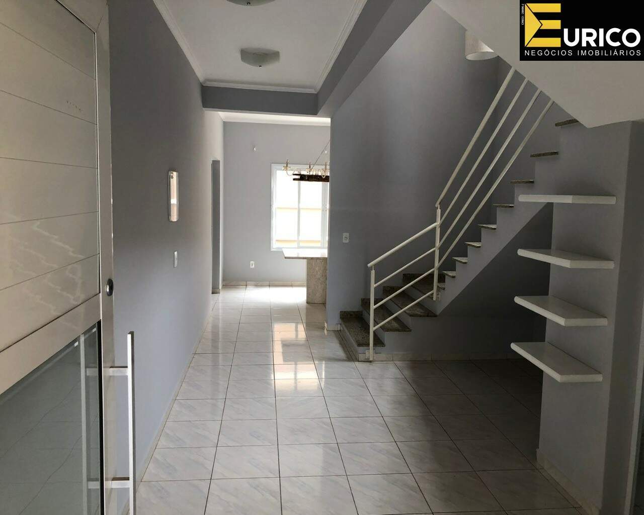 Casa em condomínio para aluguel no Condomínio Vivenda das Quaresmeiras em Valinhos/SP: Foto 02