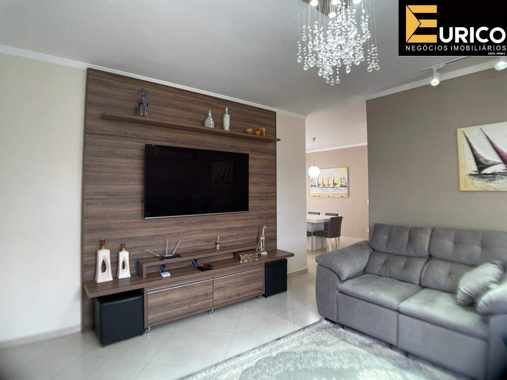 Casa em condomínio à venda no Condomínio Bosque dos Cambarás em Valinhos/SP: Sala de TV/Estar