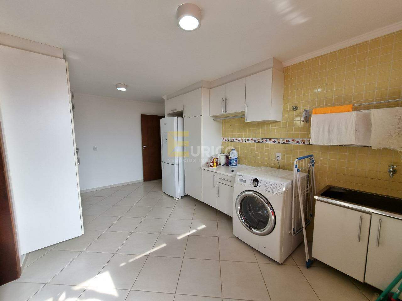 Casa em condomínio à venda no Condomínio Vale da Santa Fé em Vinhedo/SP: Lavanderia