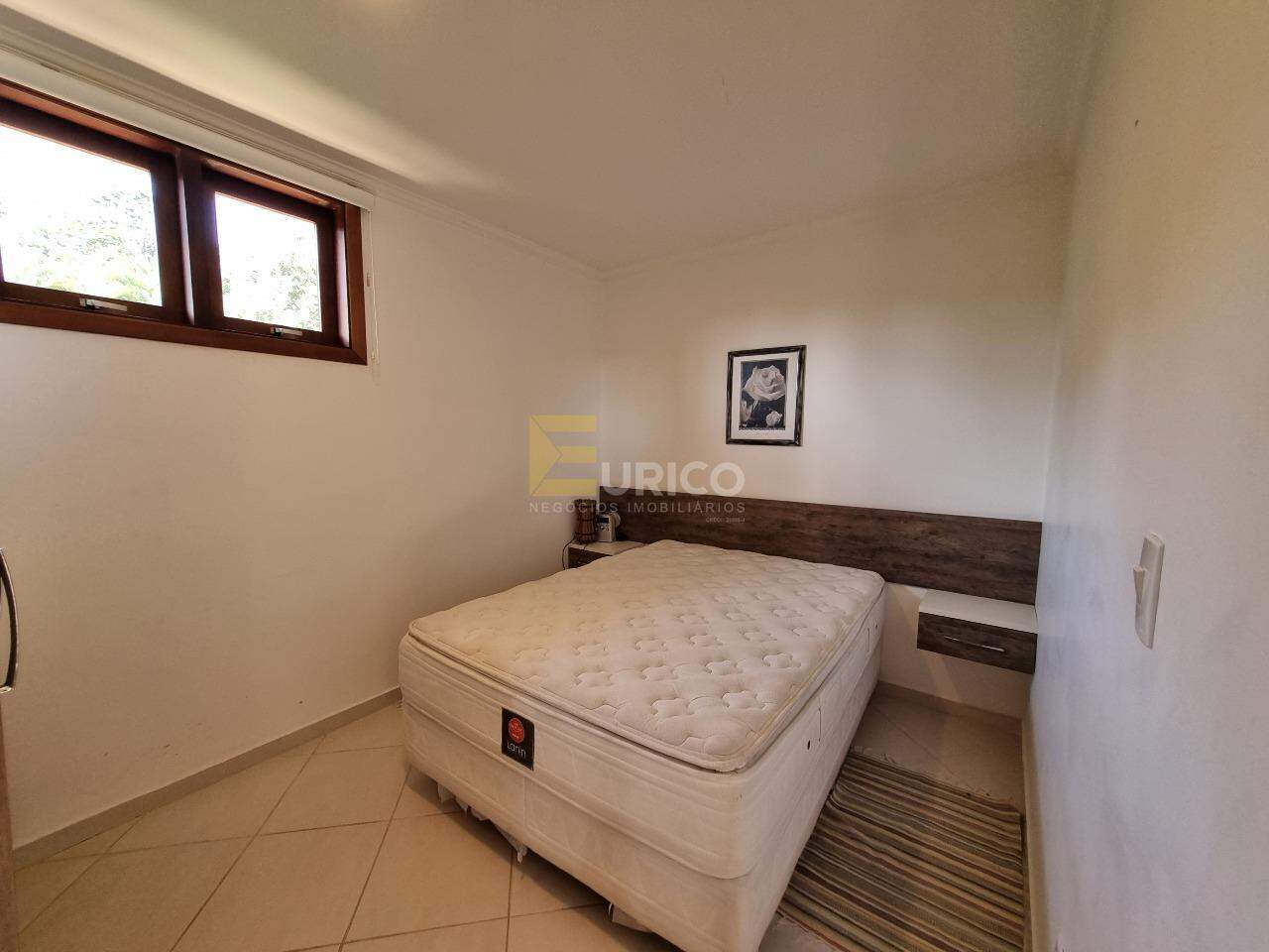 Casa em condomínio à venda no Condomínio Vale da Santa Fé em Vinhedo/SP: Suíte térreo