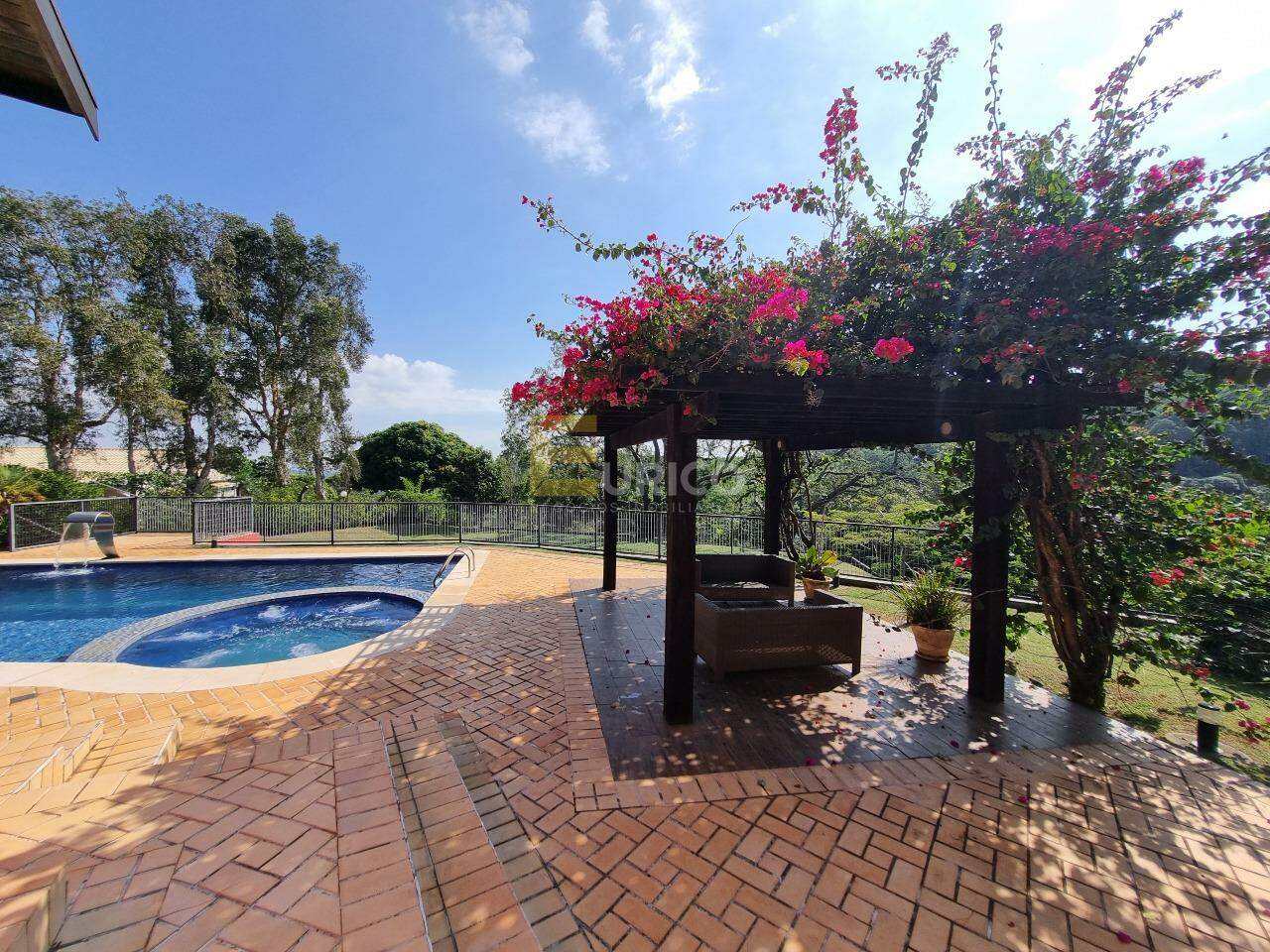 Casa em condomínio à venda no Condomínio Vale da Santa Fé em Vinhedo/SP: Piscina - Spa - Pergolado