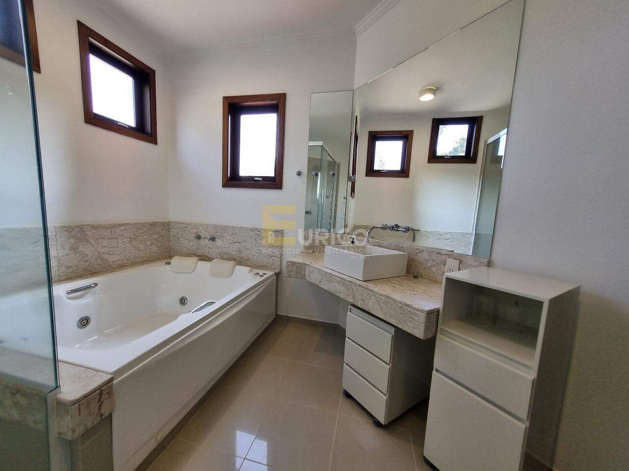 Casa em condomínio à venda no Condomínio Vale da Santa Fé em Vinhedo/SP: Suíte máster