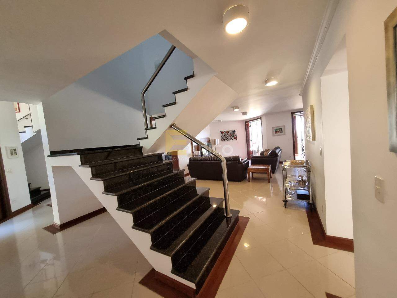 Casa em condomínio à venda no Condomínio Vale da Santa Fé em Vinhedo/SP: Entrada
