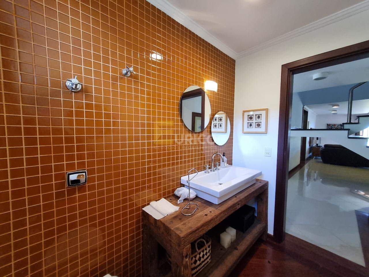 Casa em condomínio à venda no Condomínio Vale da Santa Fé em Vinhedo/SP: Lavabo