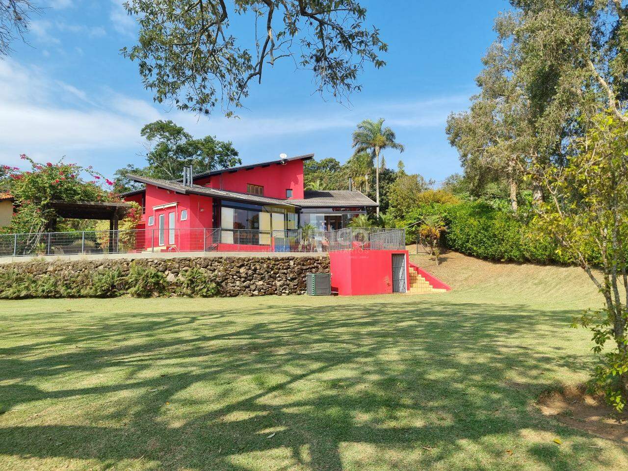 Casa em condomínio à venda no Condomínio Vale da Santa Fé em Vinhedo/SP: Vista da casa fundos
