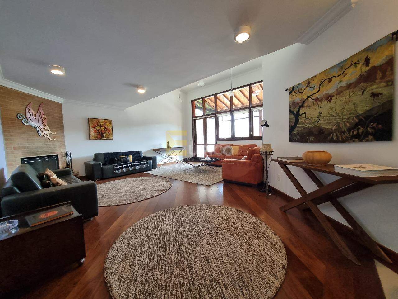 Casa em condomínio à venda no Condomínio Vale da Santa Fé em Vinhedo/SP: Sala de Estar
