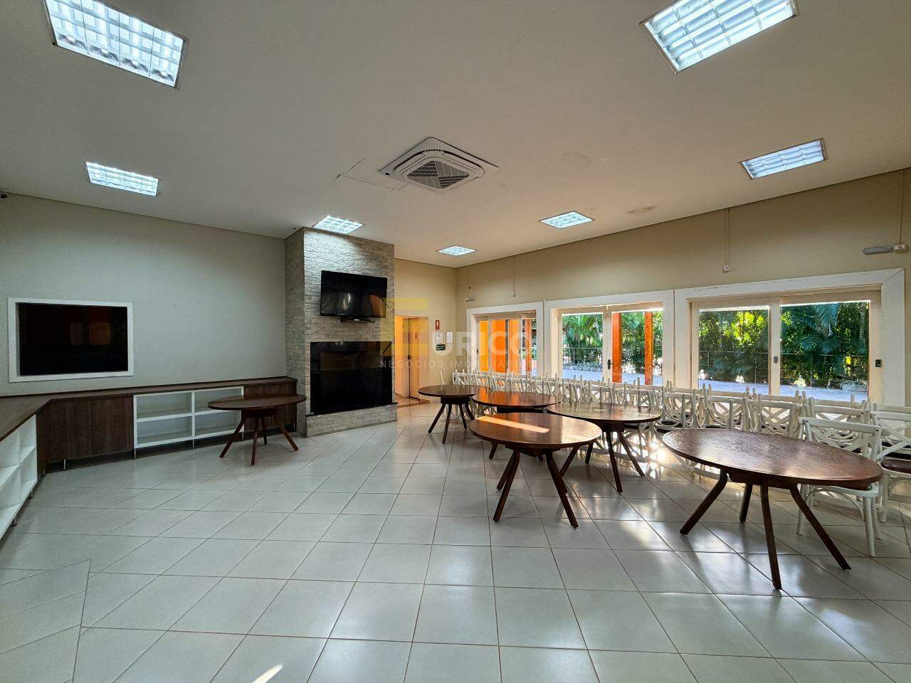 Casa em condomínio à venda no Condomínio Santa Isabel em Louveira/SP: 