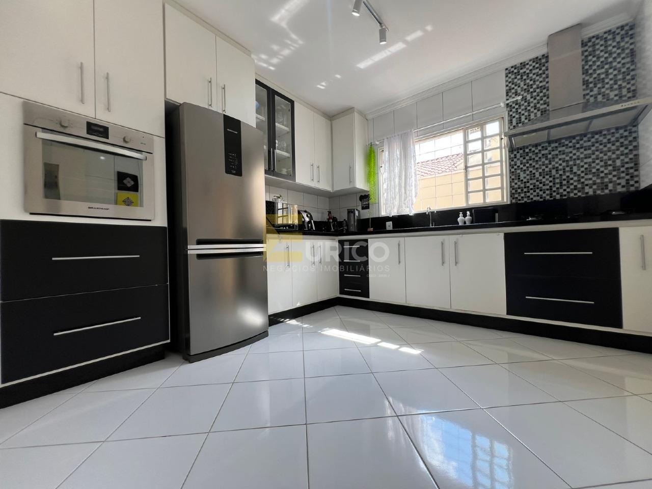 Casa à venda no JARDIM SANTA HELENA em Valinhos/SP: 