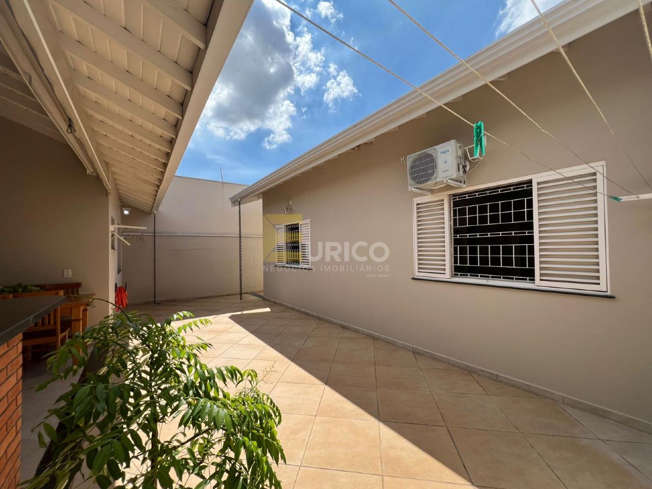 Casa à venda no JARDIM SANTA HELENA em Valinhos/SP: 