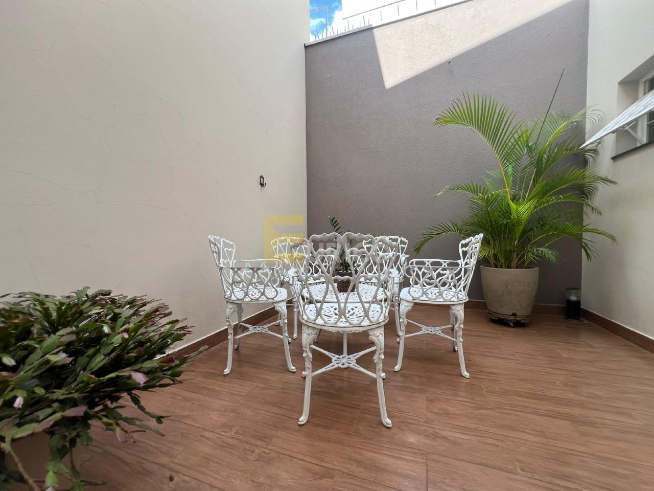 Casa à venda no JARDIM SANTA HELENA em Valinhos/SP: 