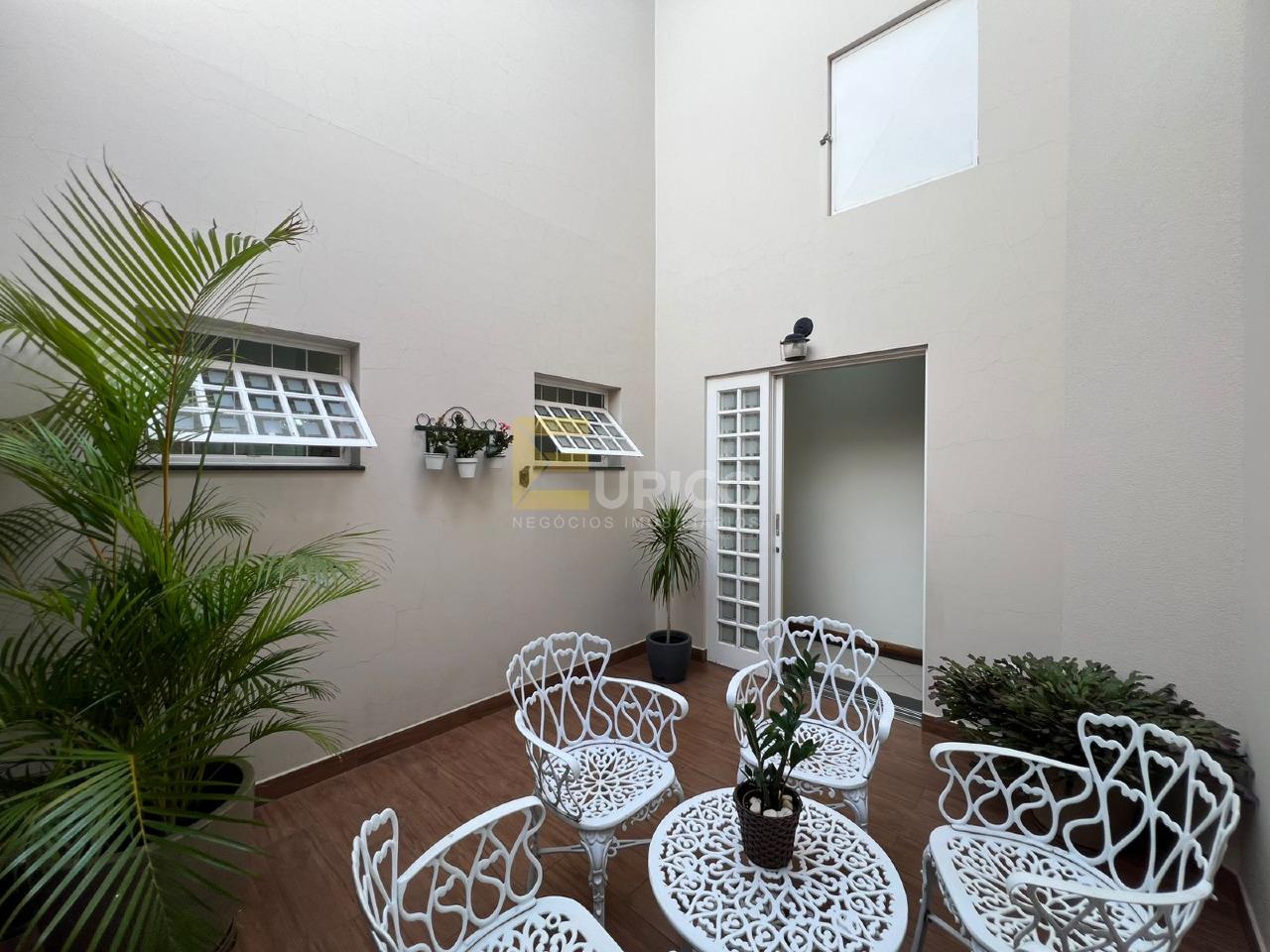 Casa à venda no JARDIM SANTA HELENA em Valinhos/SP: 