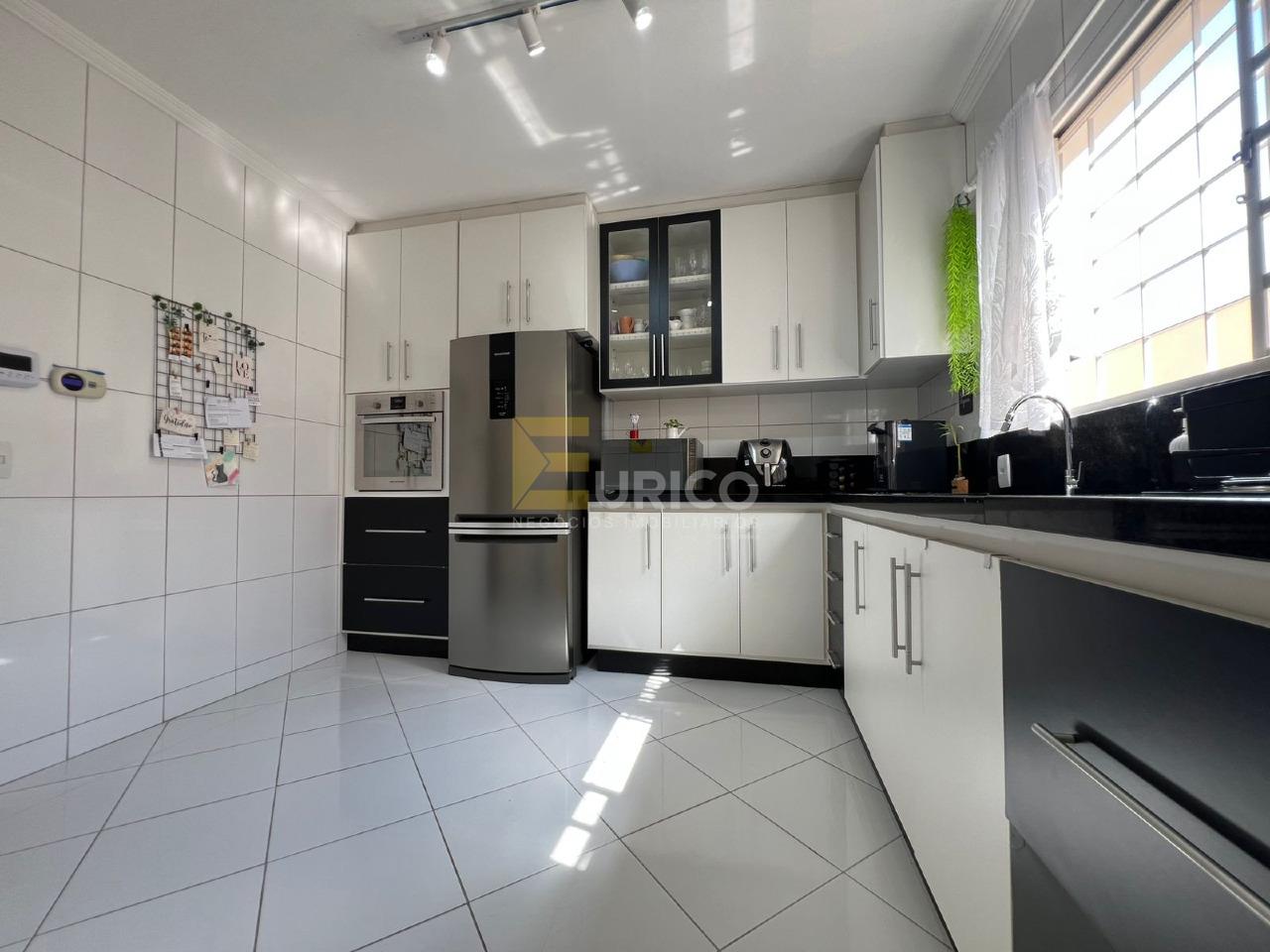 Casa à venda no JARDIM SANTA HELENA em Valinhos/SP: 