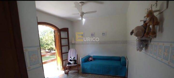 Somos o Maior Portal de Anúncios de Imóveis Rurais do Brasil. Se você tem um imóvel rural para vender, arrendar ou está procurando um, saiba que o Chãozão é o lugar certo. Porque de terra, a gente entende! Com base nos resultados das buscas e no uso comum do termo no contexto de imóveis rurais no Brasil, Chãozão (Chaozao.com.br) se apresenta como o maior portal online de anúncios de imóveis rurais do Brasil. Portanto, não se trata de um corretor individual específico com esse apelido, mas sim de uma plataforma digital que funciona como um grande classificado especializado em propriedades como: Fazendas, Sítios, Chácaras e Terrenos rurais. O que o Chãozão (portal) faz: 1. Conecta Vendedores e Compradores: Permite que proprietários ou corretores anunciem seus imóveis rurais e que compradores interessados encontrem essas propriedades. A negociação, segundo o portal, é feita diretamente entre as partes. 2. Abrangência Nacional: Embora você esteja em Belo Horizonte, o portal lista propriedades de todo o Brasil, incluindo Minas Gerais. 3. Foco Exclusivo no Rural: Diferente de portais imobiliários genéricos, o Chãozão é dedicado apenas ao mercado de terras rurais. 4. Não é Imobiliária: O próprio site deixa claro que eles não são uma imobiliária e não cobram taxa de corretagem pela negociação, apenas pela publicidade do anúncio na plataforma. Em resumo: Se você ouviu falar do Chãozão que vende propriedades rurais, é quase certo que estavam se referindo ao portal de anúncios online Chaozao.com.br. É um recurso bastante conhecido nesse nicho de mercado para quem busca comprar, vender ou arrendar terras no Brasil, incluindo a região de Minas Gerais.