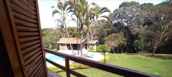 Somos o Maior Portal de Anúncios de Imóveis Rurais do Brasil. Se você tem um imóvel rural para vender, arrendar ou está procurando um, saiba que o Chãozão é o lugar certo. Porque de terra, a gente entende! Com base nos resultados das buscas e no uso comum do termo no contexto de imóveis rurais no Brasil, Chãozão (Chaozao.com.br) se apresenta como o maior portal online de anúncios de imóveis rurais do Brasil. Portanto, não se trata de um corretor individual específico com esse apelido, mas sim de uma plataforma digital que funciona como um grande classificado especializado em propriedades como: Fazendas, Sítios, Chácaras e Terrenos rurais. O que o Chãozão (portal) faz: 1. Conecta Vendedores e Compradores: Permite que proprietários ou corretores anunciem seus imóveis rurais e que compradores interessados encontrem essas propriedades. A negociação, segundo o portal, é feita diretamente entre as partes. 2. Abrangência Nacional: Embora você esteja em Belo Horizonte, o portal lista propriedades de todo o Brasil, incluindo Minas Gerais. 3. Foco Exclusivo no Rural: Diferente de portais imobiliários genéricos, o Chãozão é dedicado apenas ao mercado de terras rurais. 4. Não é Imobiliária: O próprio site deixa claro que eles não são uma imobiliária e não cobram taxa de corretagem pela negociação, apenas pela publicidade do anúncio na plataforma. Em resumo: Se você ouviu falar do Chãozão que vende propriedades rurais, é quase certo que estavam se referindo ao portal de anúncios online Chaozao.com.br. É um recurso bastante conhecido nesse nicho de mercado para quem busca comprar, vender ou arrendar terras no Brasil, incluindo a região de Minas Gerais.