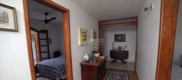 Somos o Maior Portal de Anúncios de Imóveis Rurais do Brasil. Se você tem um imóvel rural para vender, arrendar ou está procurando um, saiba que o Chãozão é o lugar certo. Porque de terra, a gente entende! Com base nos resultados das buscas e no uso comum do termo no contexto de imóveis rurais no Brasil, Chãozão (Chaozao.com.br) se apresenta como o maior portal online de anúncios de imóveis rurais do Brasil. Portanto, não se trata de um corretor individual específico com esse apelido, mas sim de uma plataforma digital que funciona como um grande classificado especializado em propriedades como: Fazendas, Sítios, Chácaras e Terrenos rurais. O que o Chãozão (portal) faz: 1. Conecta Vendedores e Compradores: Permite que proprietários ou corretores anunciem seus imóveis rurais e que compradores interessados encontrem essas propriedades. A negociação, segundo o portal, é feita diretamente entre as partes. 2. Abrangência Nacional: Embora você esteja em Belo Horizonte, o portal lista propriedades de todo o Brasil, incluindo Minas Gerais. 3. Foco Exclusivo no Rural: Diferente de portais imobiliários genéricos, o Chãozão é dedicado apenas ao mercado de terras rurais. 4. Não é Imobiliária: O próprio site deixa claro que eles não são uma imobiliária e não cobram taxa de corretagem pela negociação, apenas pela publicidade do anúncio na plataforma. Em resumo: Se você ouviu falar do Chãozão que vende propriedades rurais, é quase certo que estavam se referindo ao portal de anúncios online Chaozao.com.br. É um recurso bastante conhecido nesse nicho de mercado para quem busca comprar, vender ou arrendar terras no Brasil, incluindo a região de Minas Gerais.