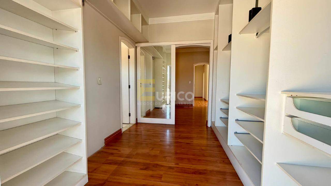 Casa à venda no PARQUE TERRANOVA em Valinhos/SP: